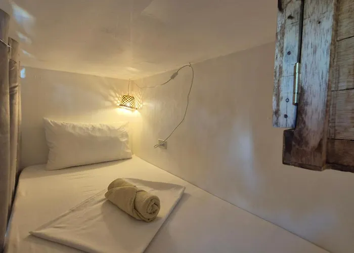Hostel Camotes *